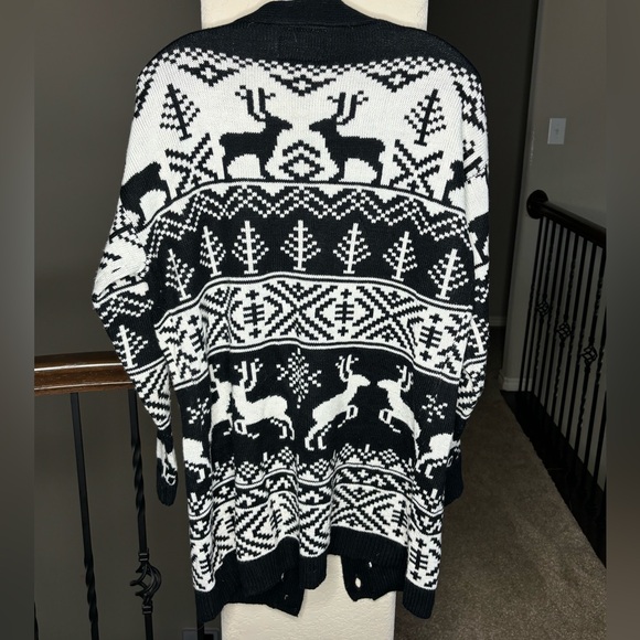 Daisy’s Boutique Longline Holiday Cardigan - Picture 6 of 6
